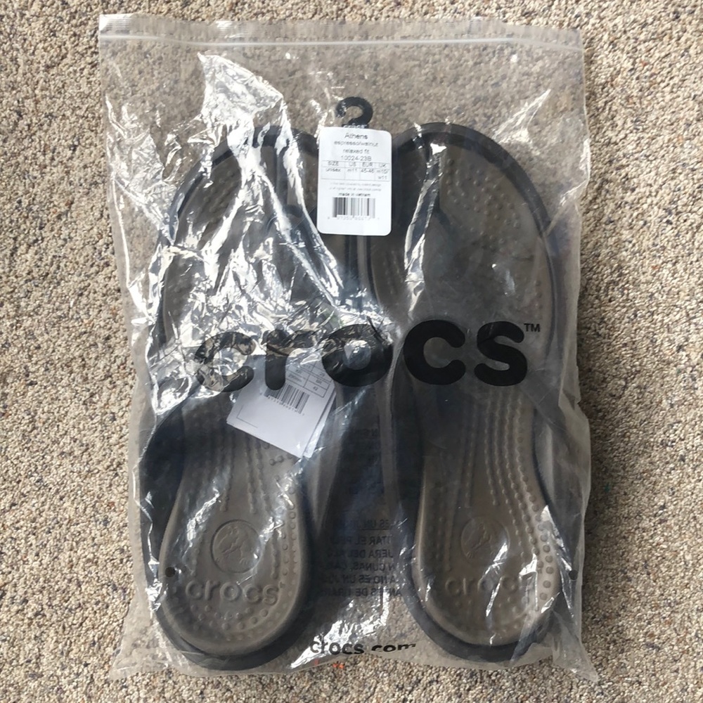 CROCS - Men’s Athens Flip Flops - size 11